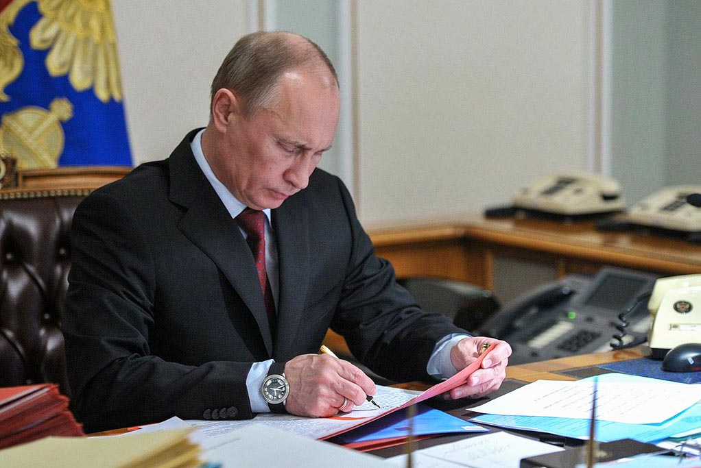 Владимир Путин подписал закон с изменениями в 214-ФЗ